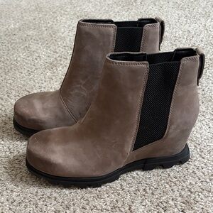 Sorel Taupe Chelsea Ankle Boots with Black Elastic Panels